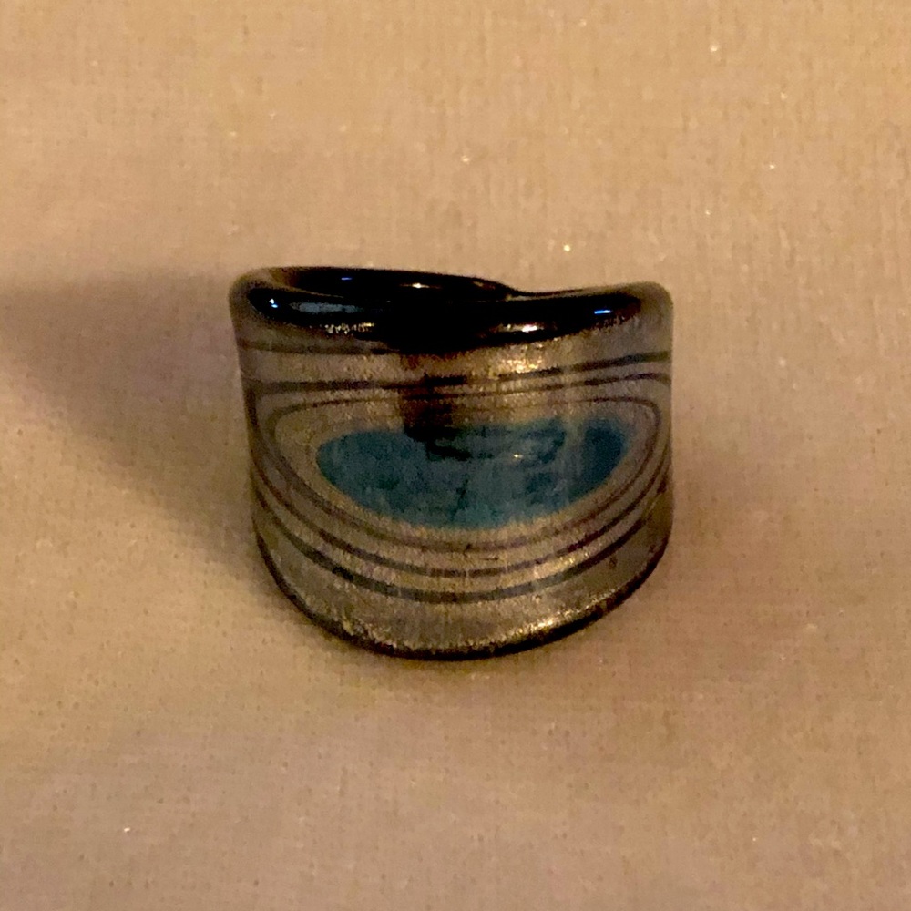Turquoise, black and silver glass ring. Size 6.